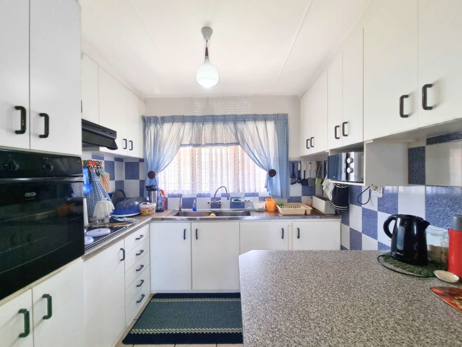 3 Bedroom Property for Sale in Sandbaai Western Cape